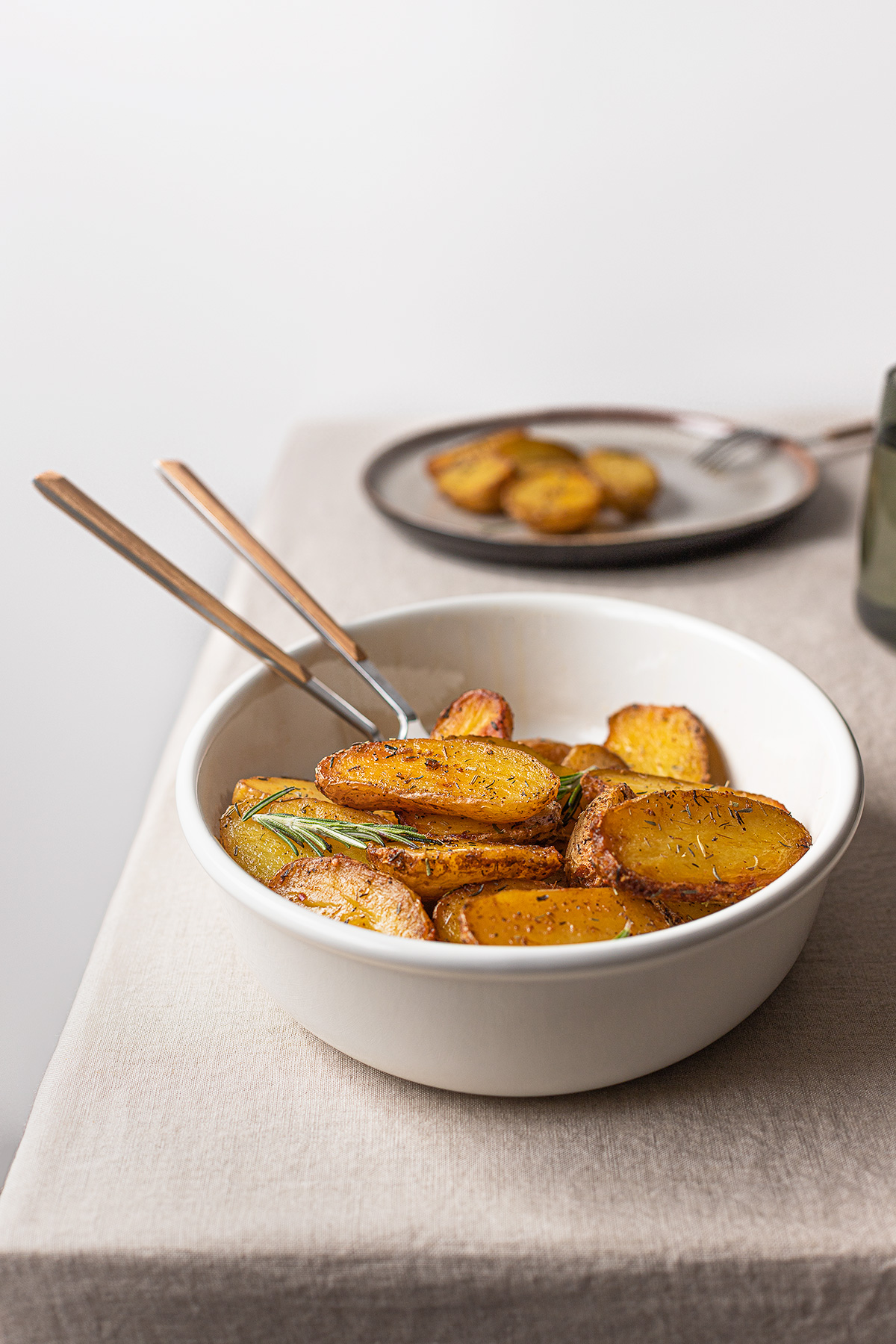 Patatas-asadas-con-un-toque-aromático-y-picante